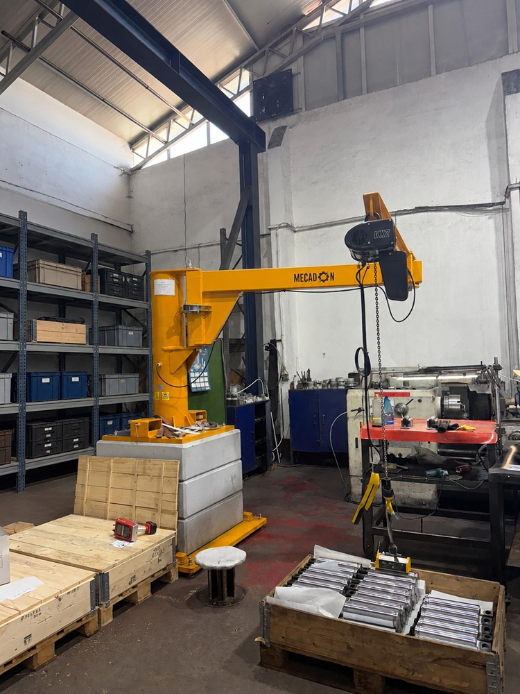 Macara autoportanta cu brat articulat 63 kg la 500 kg, 3m la 7,5m